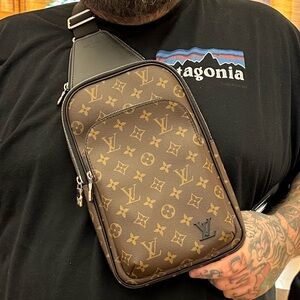 Louis Vuitton Avenue Slingbag NM